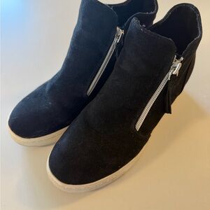 Steve Madden Black Suede Ankle wedge Booties size 4